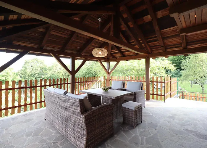 Felix With Spectacular Pool In Oasis *